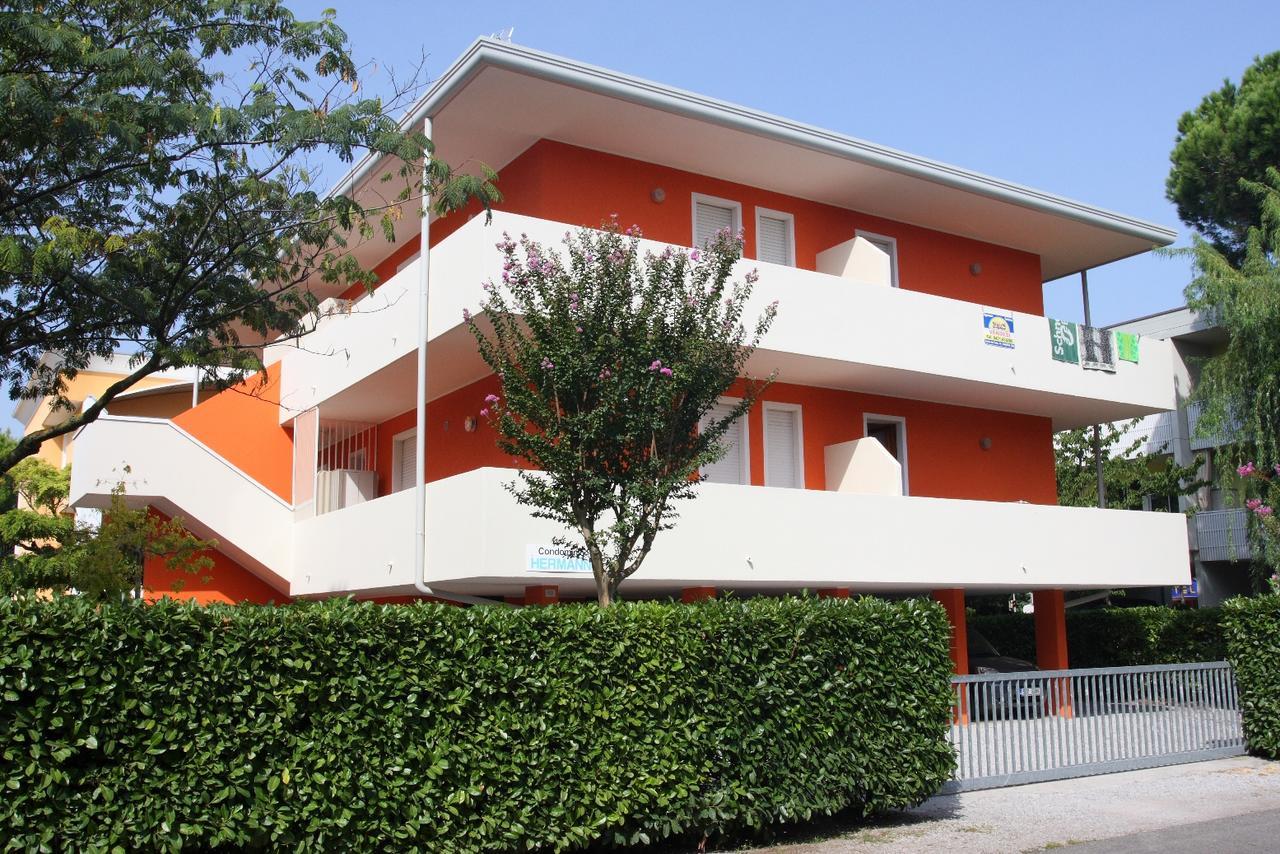 Condominio Hermann Bibione Eksteriør billede